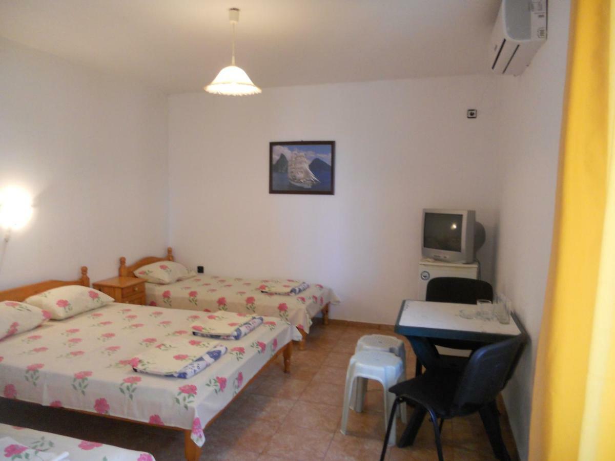 Guest House "Tania" Ahtopol Luaran gambar