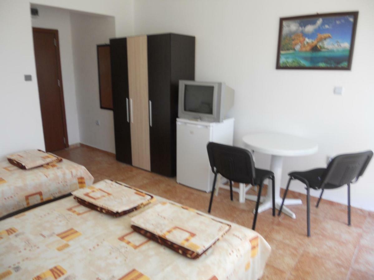 Guest House "Tania" Ahtopol Luaran gambar